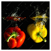 Led Wandbild Spritzer Von Paprika Beim Fallen Ins Wasser Quadrat Produktvorschau Frontal